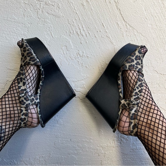 Betsey Johnson vintage wedge sandals - Picture 3 of 5